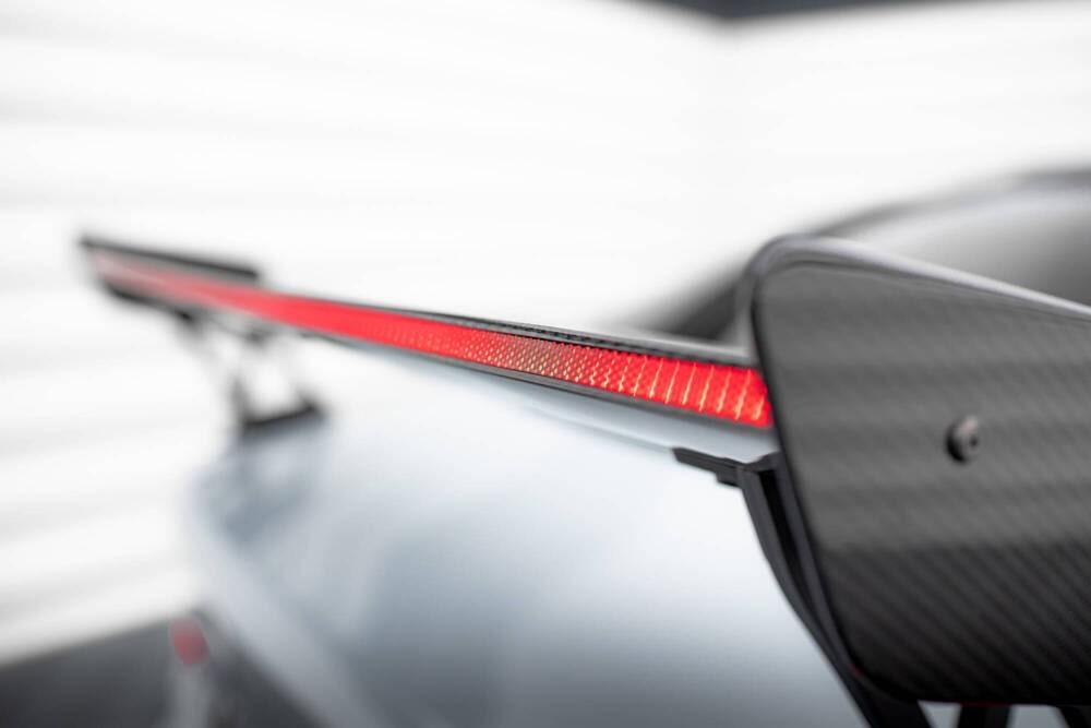 Carbon Heckspoiler mit LED Licht und Aufnahme außen für BMW M3 G80 von Maxton Design