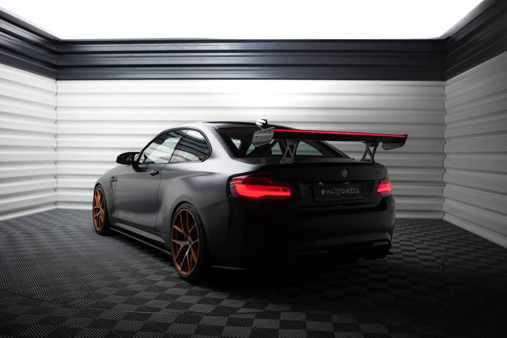 Carbon Heckspoiler mit LED Licht und Aufnahme außen für BMW M2 F87 von Maxton Design