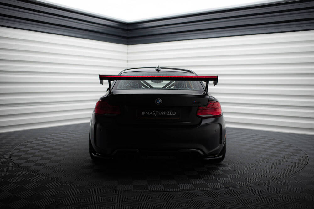 Carbon Heckspoiler mit Aufnahme außen und LED-Licht für BMW M2 F87 von Maxton Design