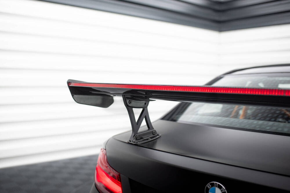 Carbon Heckspoiler mit LED Licht und Aufnahme außen für BMW M2 F87 von Maxton Design