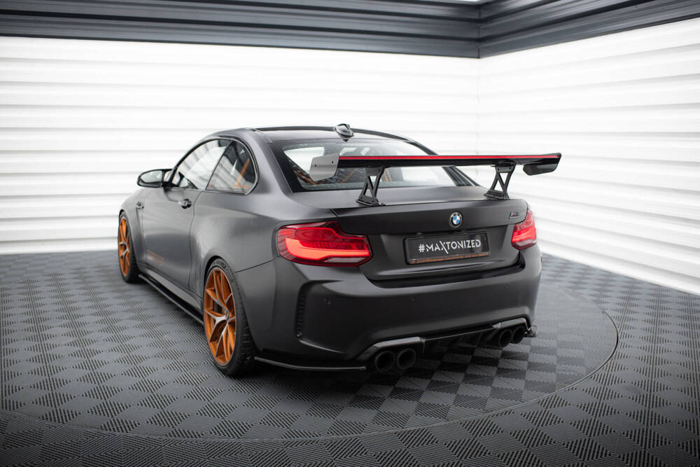 Carbon Heckspoiler mit LED Licht und Aufnahme außen für BMW M2 F87 von Maxton Design